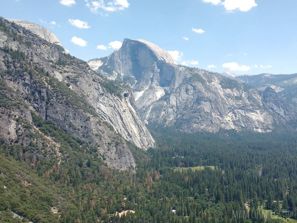 La vista de Half Dome y el valle de Yosemite, California