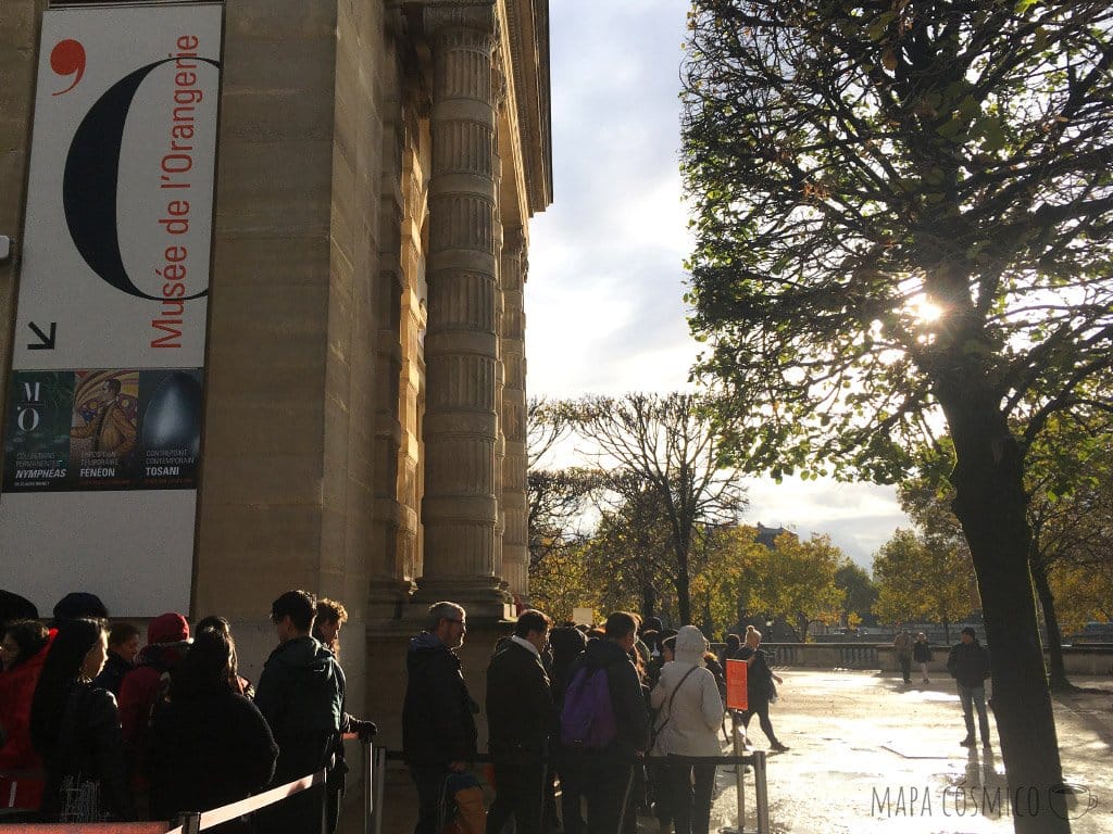 Museo de la Orangerie en París un día de lluvia