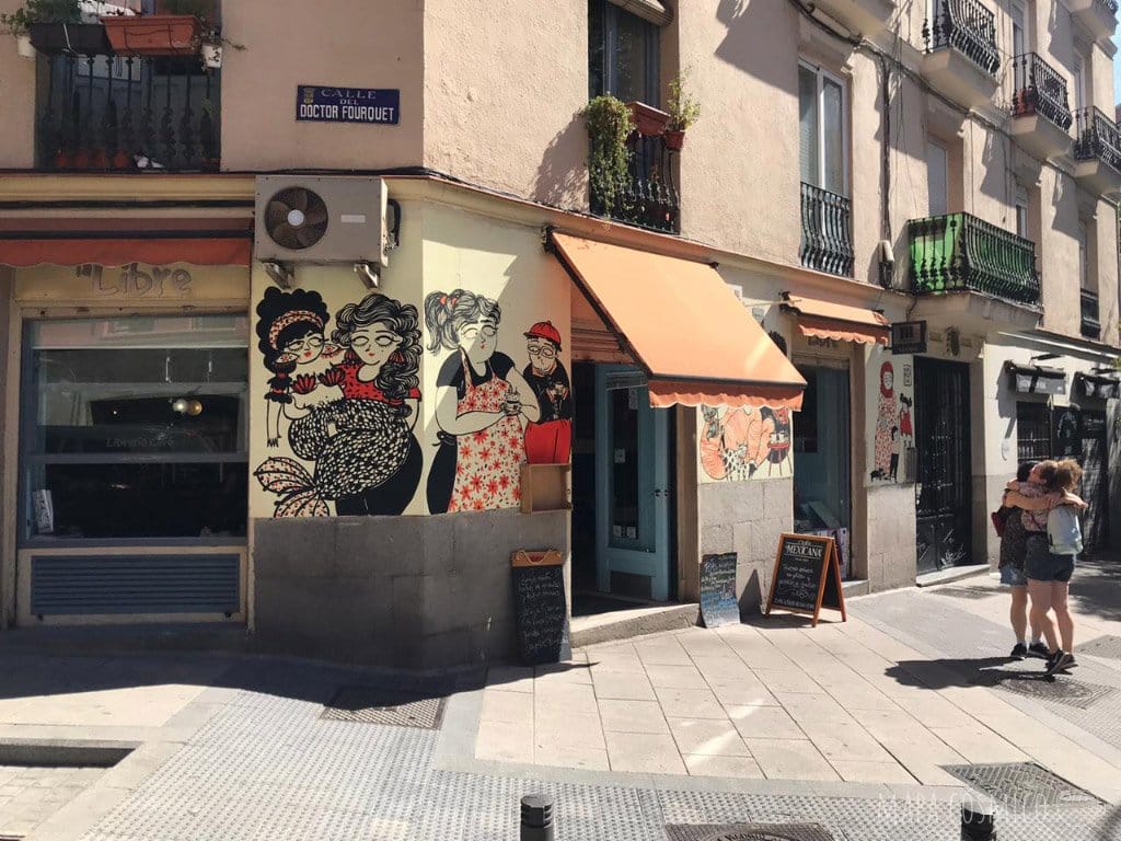 La libre, café y  librería en barrio Lavapies, Madrid