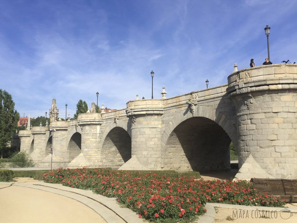 Madrid puente de toledo camino al centro cultural el Matadero