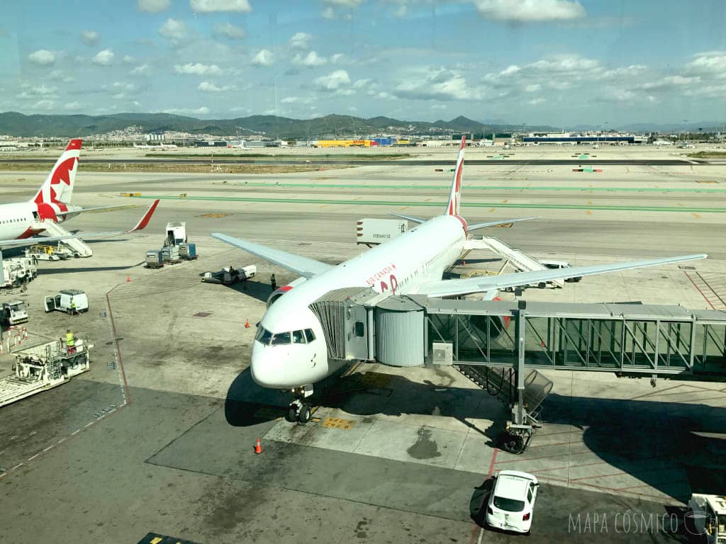 Avión en el aeropuerto El Prat de Llobregat, en Barcelona, Cataluña