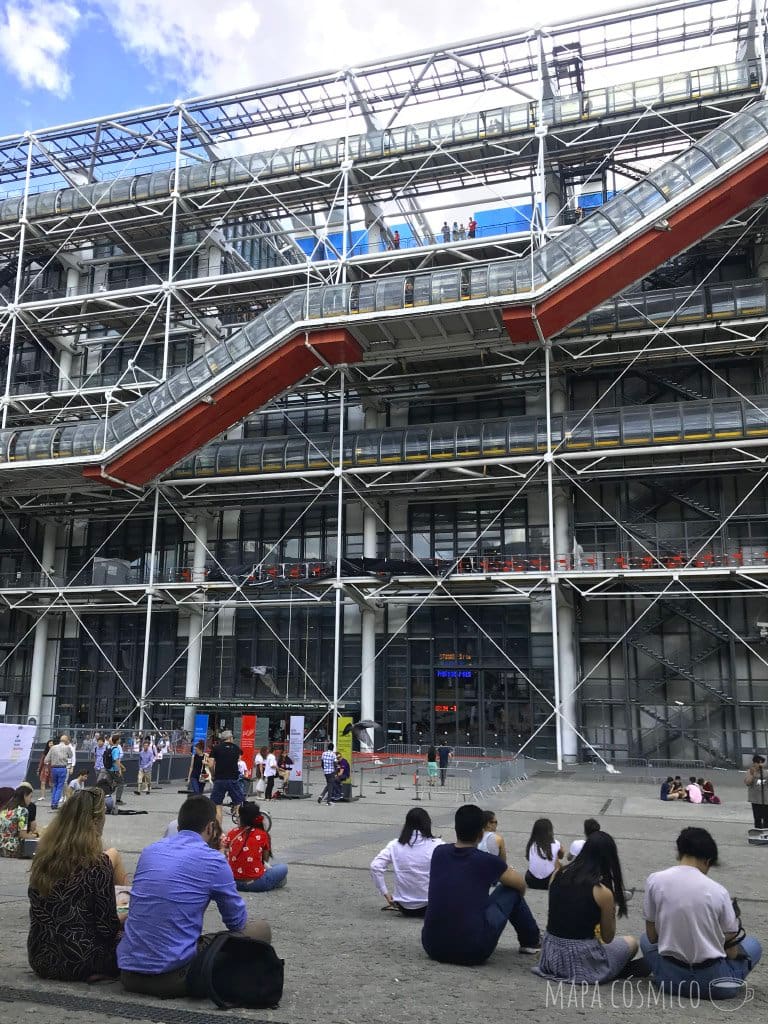 Explanada del museo Pompidou de París