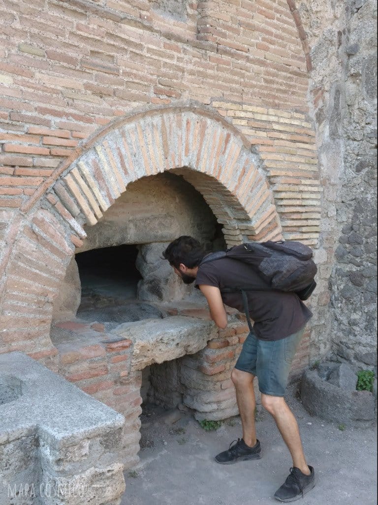 Italia: Nápoles. Antiguo horno de pan en  Pompeya