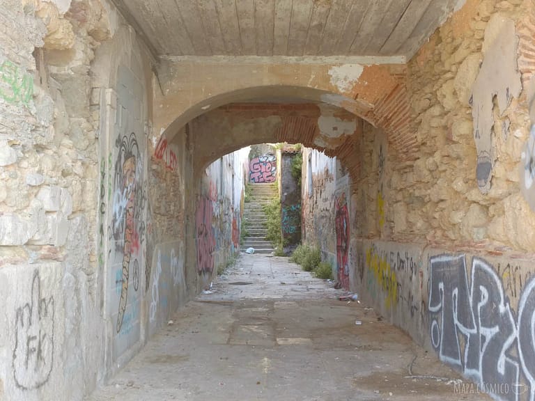 Urbex en Almada Lisboa: espacios abandonados, grafittis
